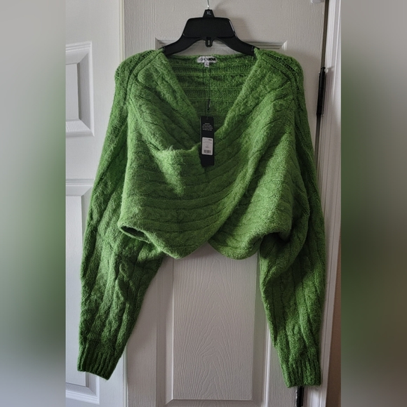 SOLD NWT 🥰 All Things Sweet Cable Knit Crossover Sweater. - Picture 3 of 9